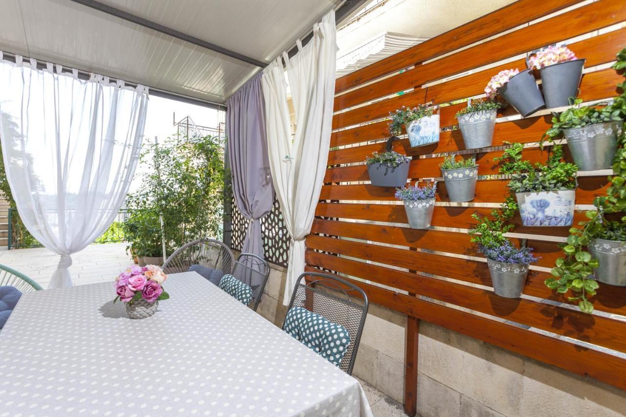 Apartments Maras Makarska Rom bilde