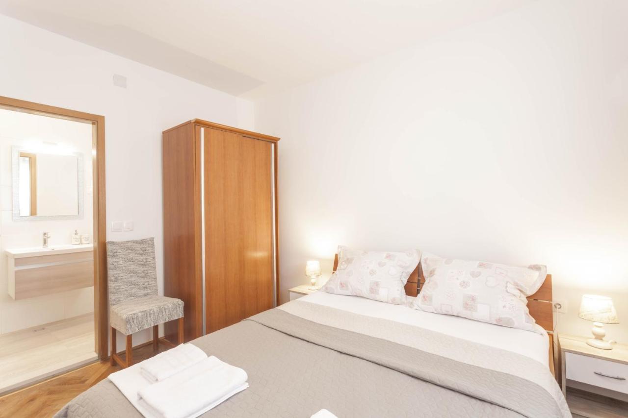 Apartments Maras Makarska Rom bilde